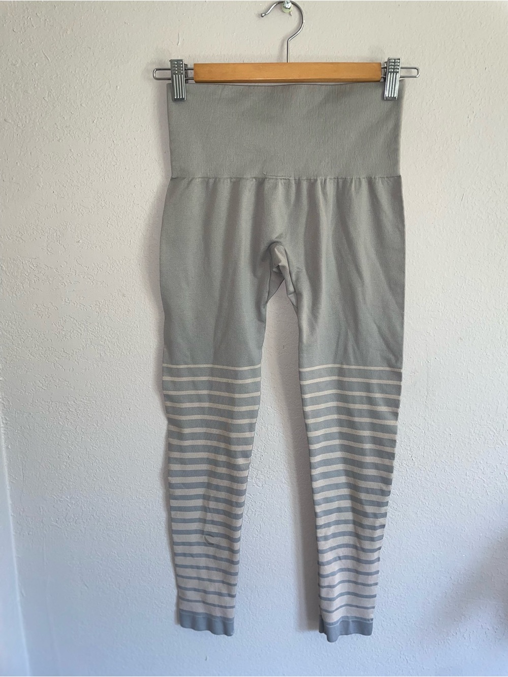 climawear Gray & Cream Striped High-Waist Leggings